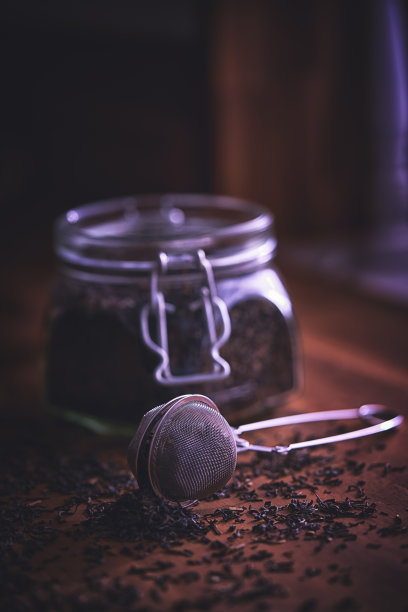 乡村背景下的健康红茶图片下载