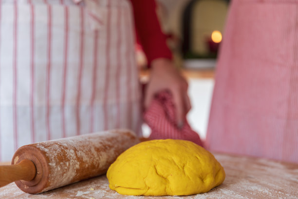 圣诞节烤藏红花面包图片下载