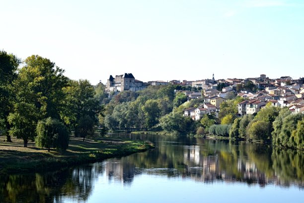 从桥上看城堡桥图片下载