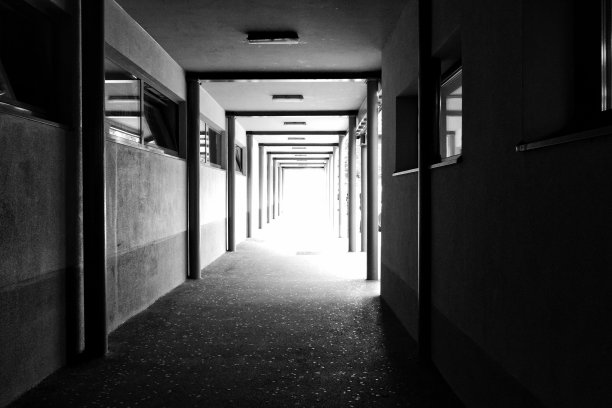 隧道尽头的光图片下载