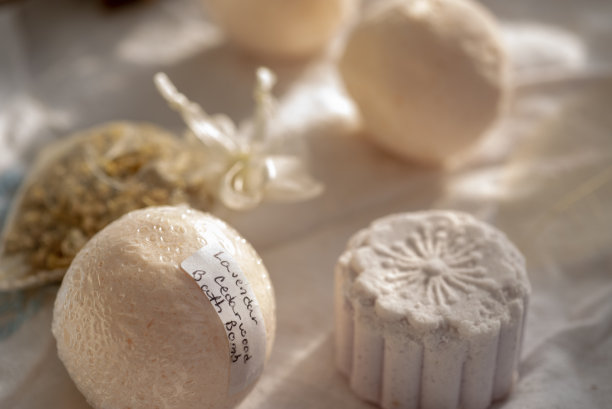 沐浴炸弹和甘菊香包图片下载