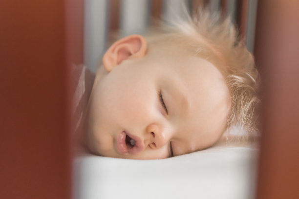 熟睡的婴儿图片下载