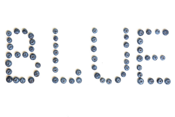 蓝莓浆果组成了" BLUE "这个单词图片下载