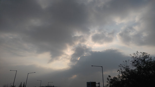 VDCM002云后的阳光图片下载