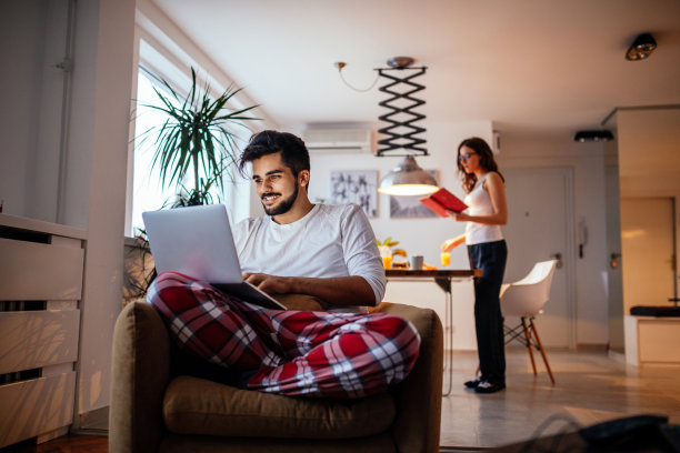 在家工作的乐趣图片下载