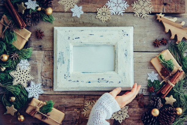 时尚的圣诞品牌模型为您的艺术品。图片下载