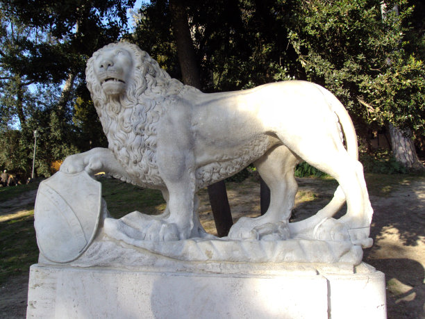 罗马的狮子雕像图片下载