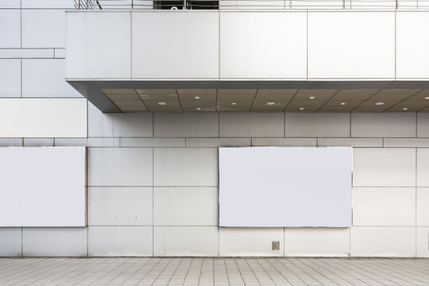 墙上的空白广告牌图片下载