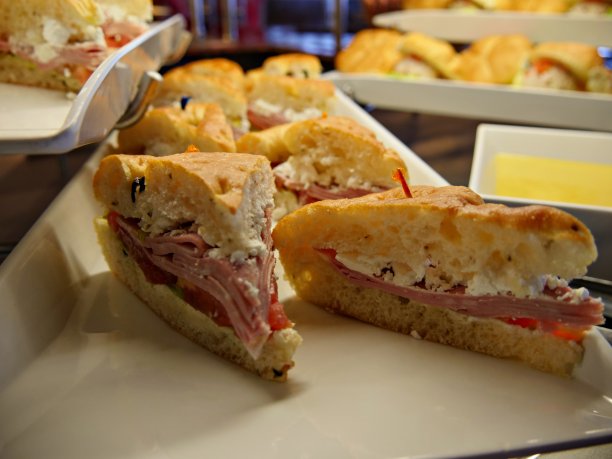 食物照片——培根和鸡蛋三明治图片下载