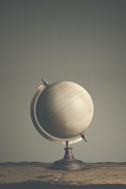 老式的世界地球仪滚动得很快图片下载