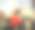 一对情侣在罗马特莱维喷泉边旅游图片下载