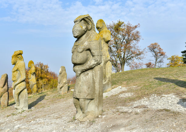 波洛夫茨和斯基泰的石像图片下载