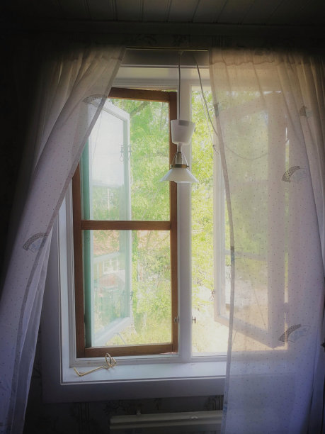 流/ 7月的早晨图片下载