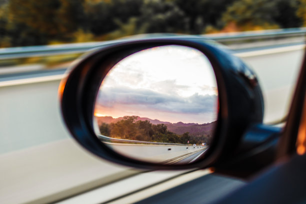 左镜汽车景观高速公路的看法图片下载