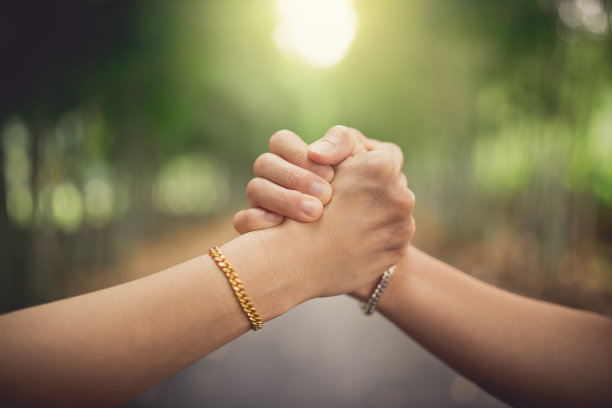 特写镜头妇女握手图片下载