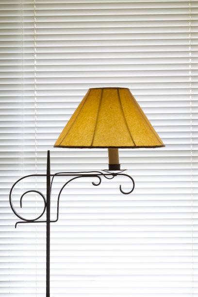 对着百叶窗的灯显示线条和曲线图片下载