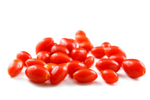 新鲜枸杞孤立在白色的背景图片下载