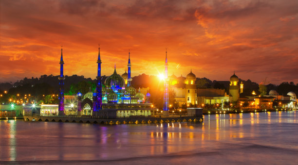 日落上的水晶清真寺图片下载