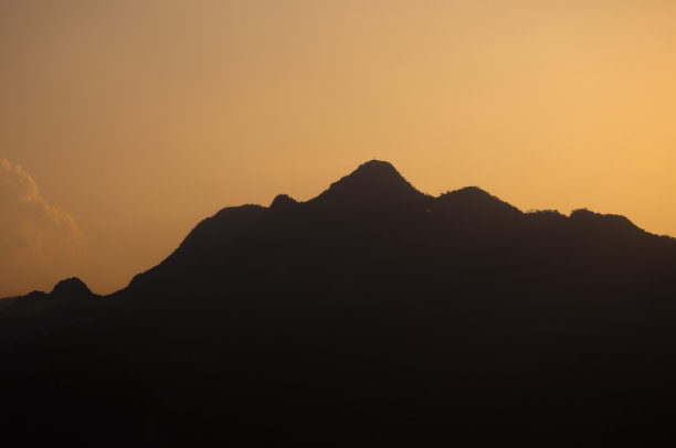 在诺恩山谭銮洞图片下载