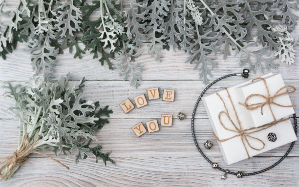 珠宝、饰物、手链和盒子。图片下载