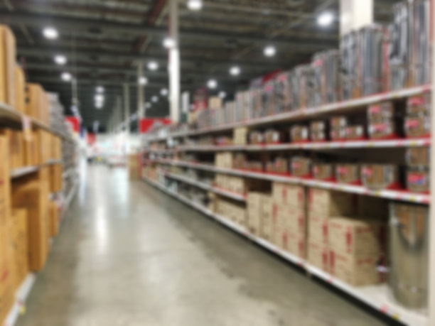 抽象的背景模糊或超市的过道和货架。图片下载