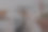 老夫妇。智能手机。有问题。一杯咖啡。图片下载