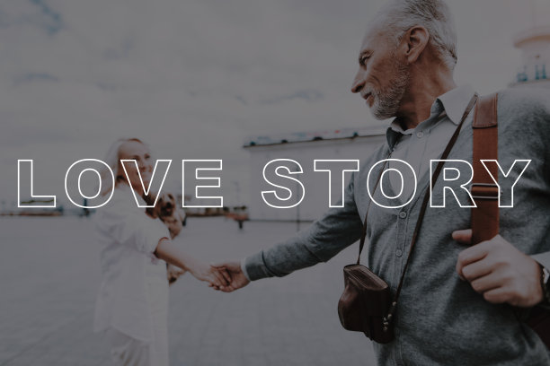 握住的手。胶片相机。爱情故事。小狗。图片下载