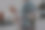 一位老人背后拿着一束花。一个我们图片下载