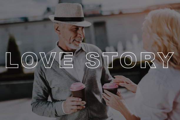 喝咖啡。老夫妇。泡沫的关系。图片下载