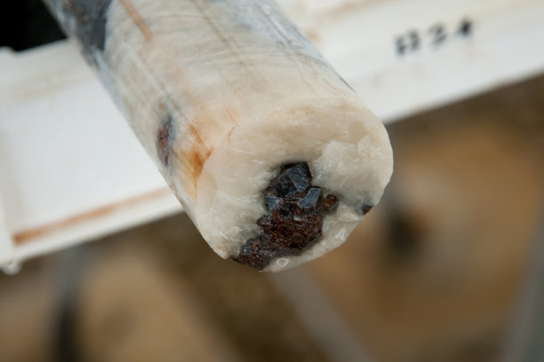 变质石榴石晶体图片下载