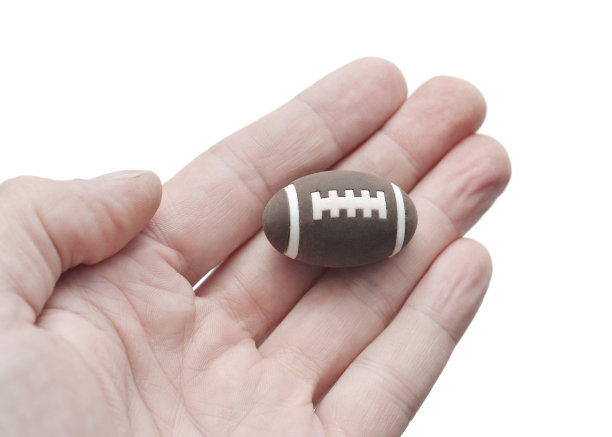 手里拿着足球图片下载