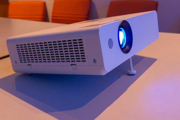 会议室里的投影仪图片下载