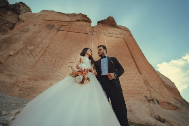 另类婚礼-新娘和新郎图片下载