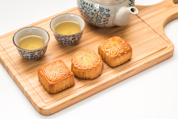 中秋月饼白背景图片下载