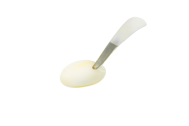 珍珠母勺孤立在白色背景上图片下载
