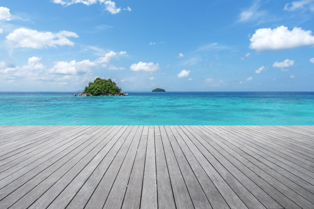 热带海边的空木平台图片下载
