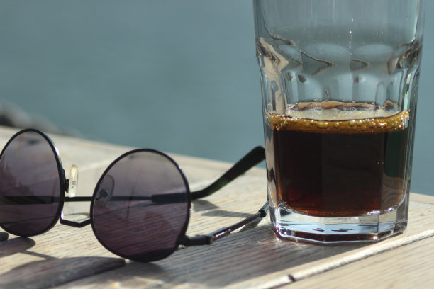 半杯苏打水图片下载