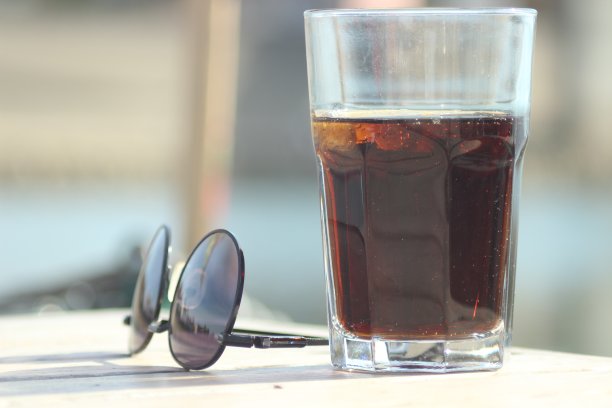 半杯苏打水图片下载