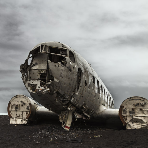 DC 3被遗弃在黑海滩图片下载