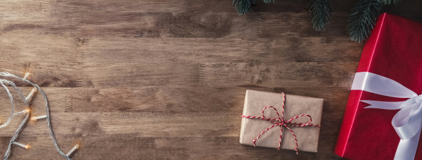圣诞礼盒和装饰项目的木头横幅背景图片下载