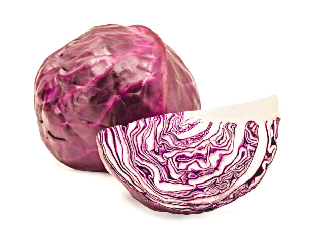 孤立在白色背景上的红卷心菜。剪切路径。图片下载