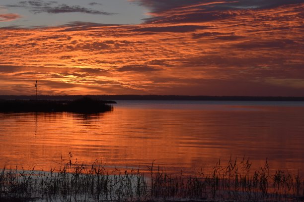 瑞典巴厘海岸海面上的日出图片下载