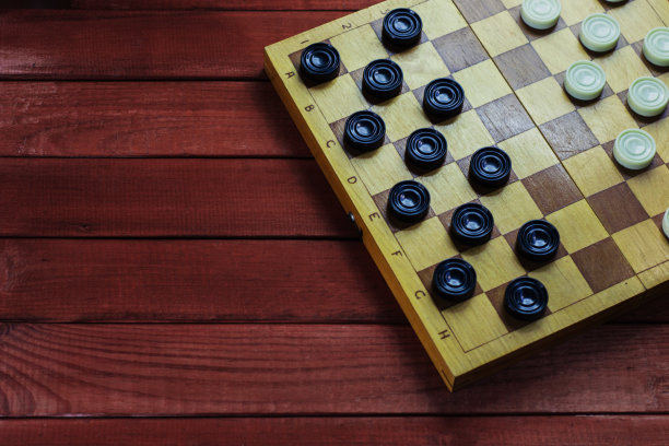 各种棋类游戏棋盘，棋牌，多米诺骨牌。的爱好。游戏和赌博的隐喻。图片下载