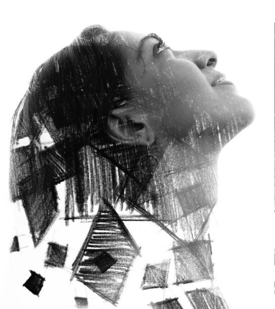 Paintography。双重曝光的炭笔画结合了一个女人的肖像，具有强烈的特征和表现力，黑白图片下载