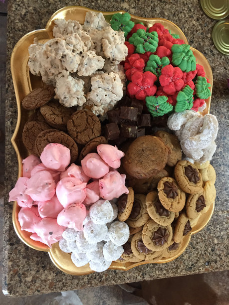 一盘为家庭聚会准备的自制圣诞饼干图片下载