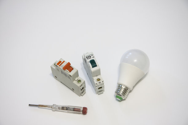 内部维修。一套连接电力的工具。孤立。图片下载