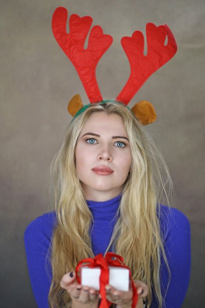 圣诞节的时候女孩图片下载