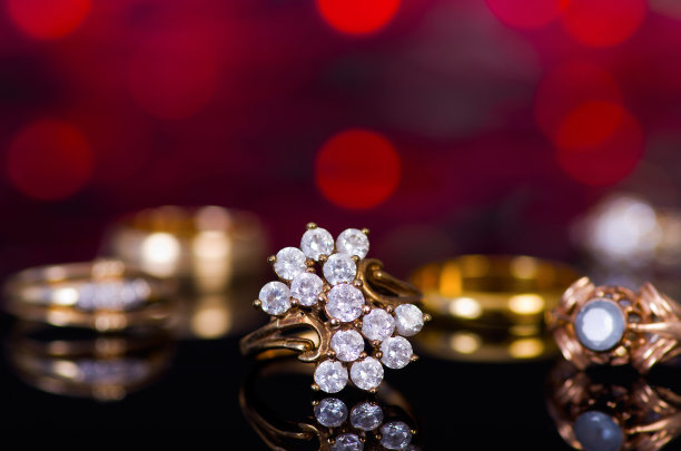 黄金首饰。图片下载