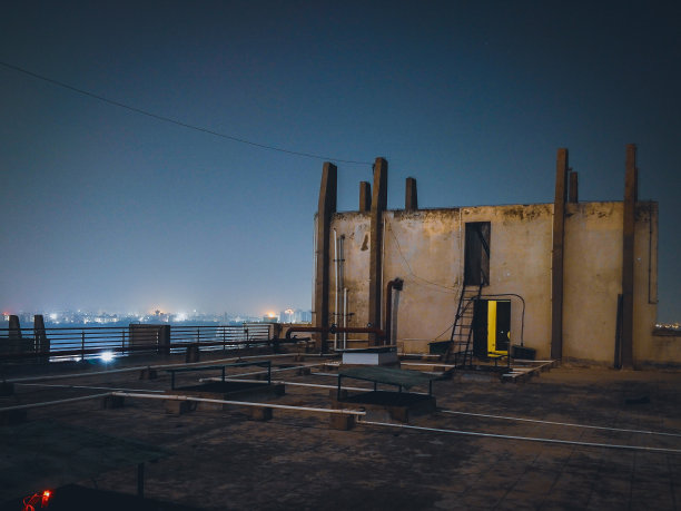 年轻的夜图片下载