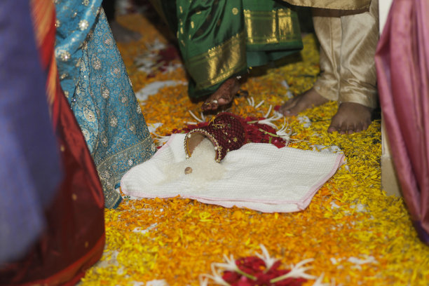 Griha Pravesh。第一次在吉祥的日期和时间进入房子。房子变暖仪式图片下载